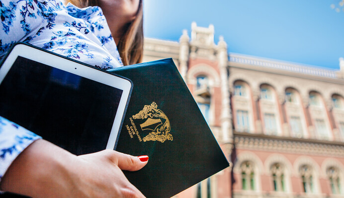 Выбора нет: как Нацбанк будет спасать гривну и чем это грозит