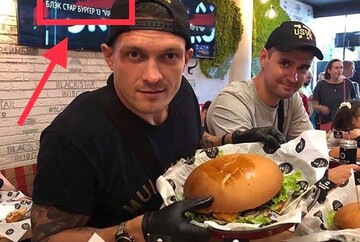 После триумфа в Москве украинского чемпиона Усика заметили в кафе знаменитого российского певца