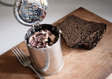 СМИ выяснили, что стоит за информацией о "травимых тушенкой солдатах" в Киеве