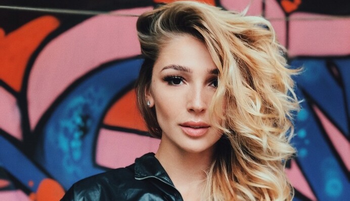 По примеру Регины: еще одна ведущая 