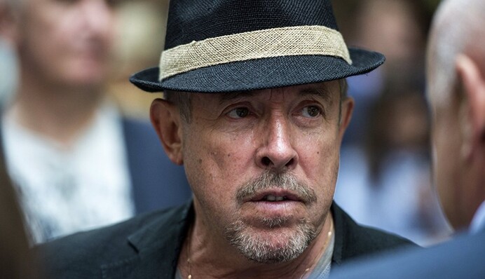 Макаревич посоветовал России купить Крым