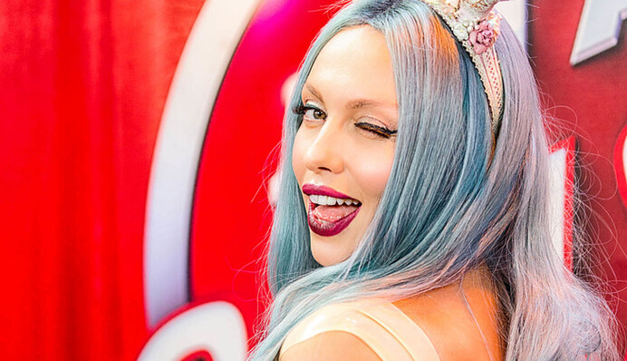 Оля Полякова пообещала отшлепать своих фанатов