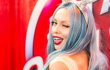 Оля Полякова пообещала отшлепать своих фанатов