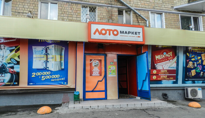 Играют они, проигрывает Украина: сколько теряет страна от 