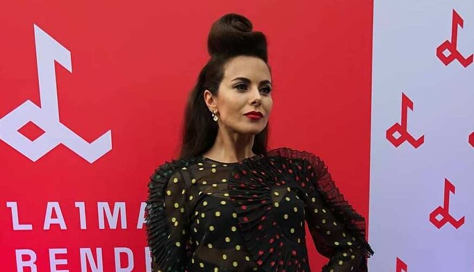 Юбку забыла? Каменских удивила откровенным нарядом на фестивале