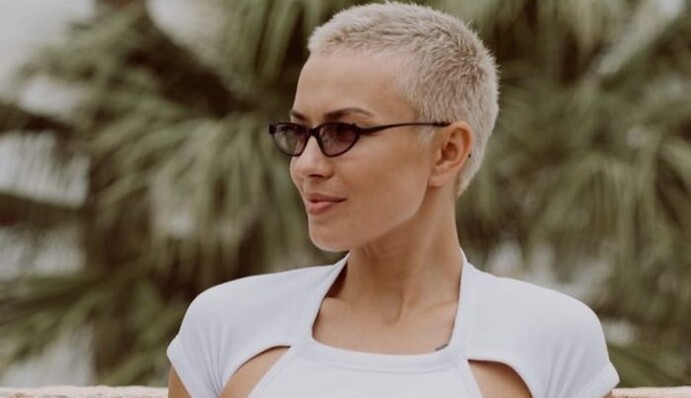 Жена украинского нардепа похвасталась загорелым телом в бикини: пикантное фото