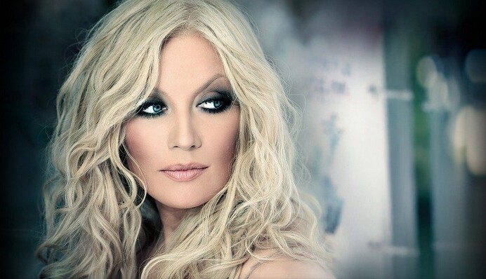 Поющая в России звезда представила клип, снятый в Украине: опубликовано видео