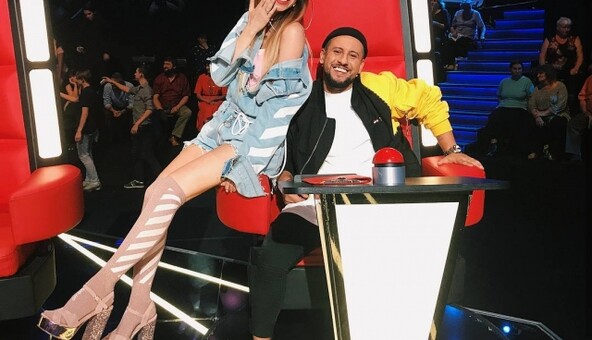 Дорофеева в трусах вышла на прогулку с Монатиком: опубликовано фото