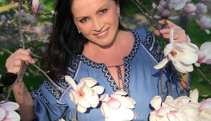 Специалисты рассказали об операциях Софии Ротару