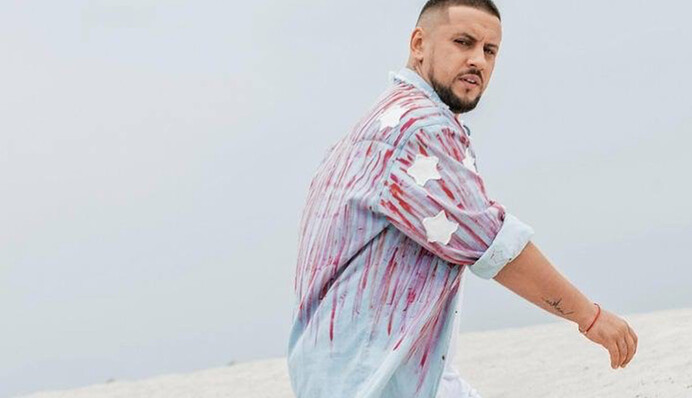 Ужасный пример: Монатик возмутил фанатов вредной привычкой