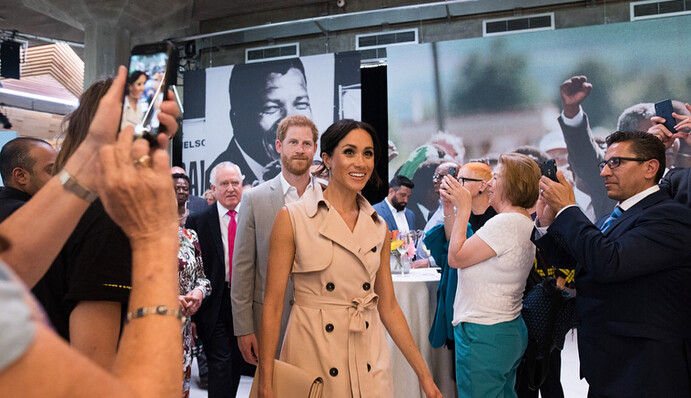 Почему Меган Маркл часто выбирает наряды с карманами: названа причина