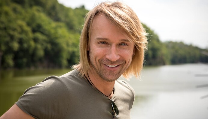 Олегу Виннику - 45: малоизвестные факты из жизни певца и яркие фото