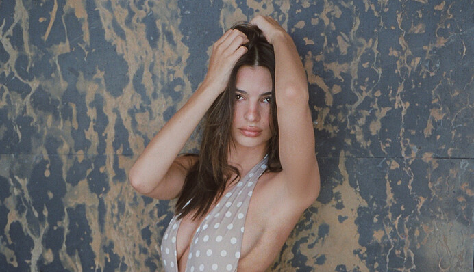 Известная модель показала свои прелести крупным планом: опубликовано фото