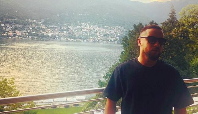 Полуголый Monatik взбудоражил фанов фото с отдыха