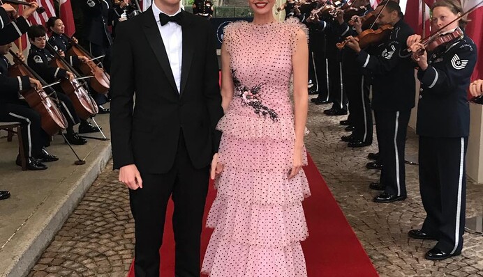 Иванка Трамп появилась в Белом доме в ярком костюме за 300 долларов