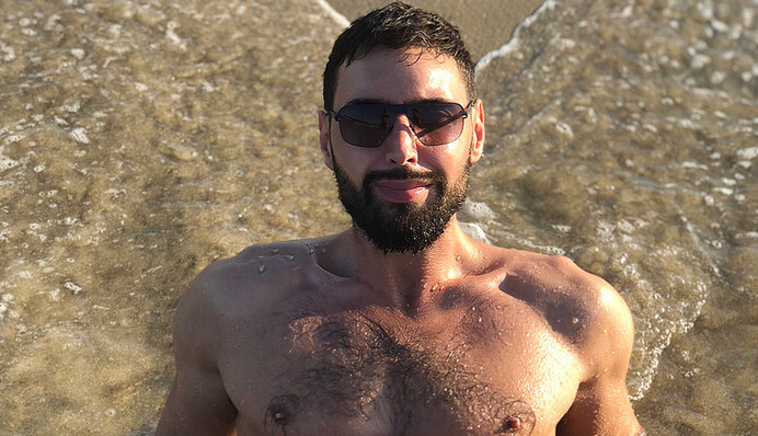 Скинуться на трусы? Голый Козловский нарвался на критику в сети