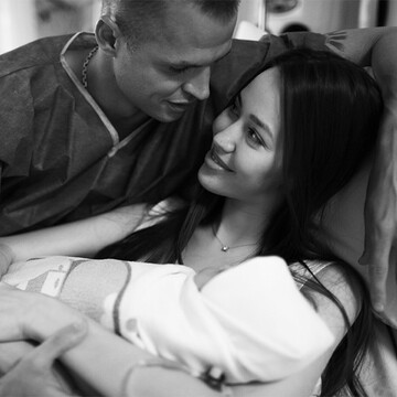 Бывший муж Бузовой опубликовал видео с родов своей новой жены