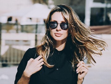 Лободу подловили на прогулке с дочками: опубликовано видео