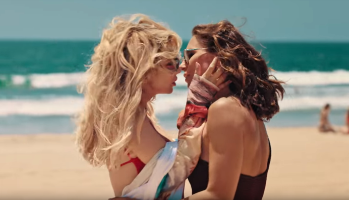 Лобода поцеловалась с девушкой в новом клипе