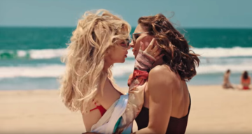 Лобода поцеловалась с девушкой в новом клипе