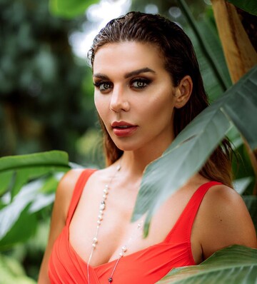 Анна Седокова блеснула обнаженными ягодицами на пляже в Турции