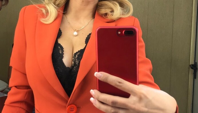 Лилия Ребрик взяла крошечную дочку на съемки