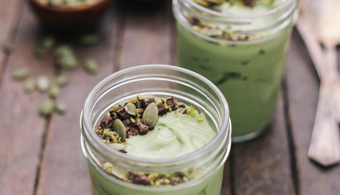 Мусс из авокадо и фисташек: рецепт известного тренера