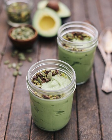 Мусс из авокадо и фисташек: рецепт известного тренера