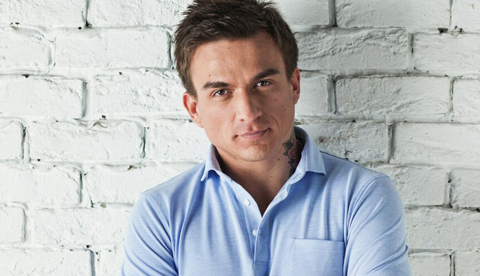 Жених известной украинской телеведущей споет для боевиков ДНР