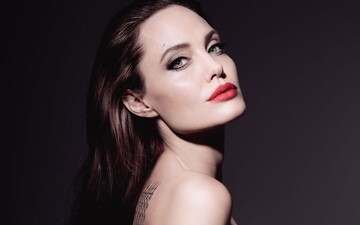 Анджелина Джоли предъявила новые претензии Брэду Питту