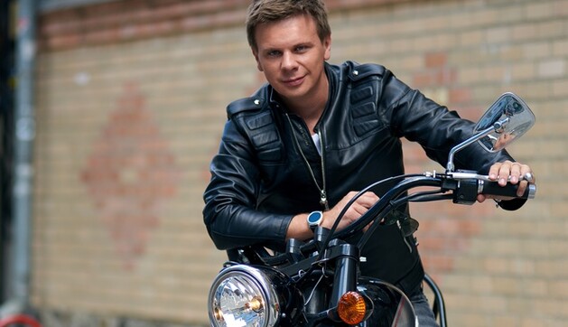 Дерзкий мальчишка: известный украинский телеведущий позабавил архивным фото