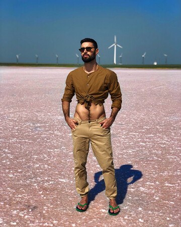 Полуголый Козловский сравнил себя с мировой поп-звездой и нарвался на критику: опубликовано фото