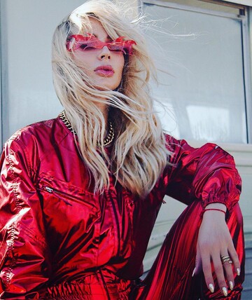 Колхозный гламур: фанаты раскритиковали новые фото Лободы