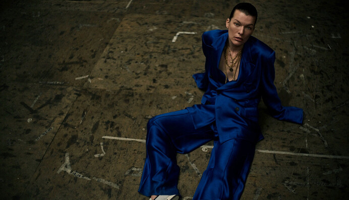 Голливудская звезда из Украины показала недостатки своего тела в смелой фотосессии