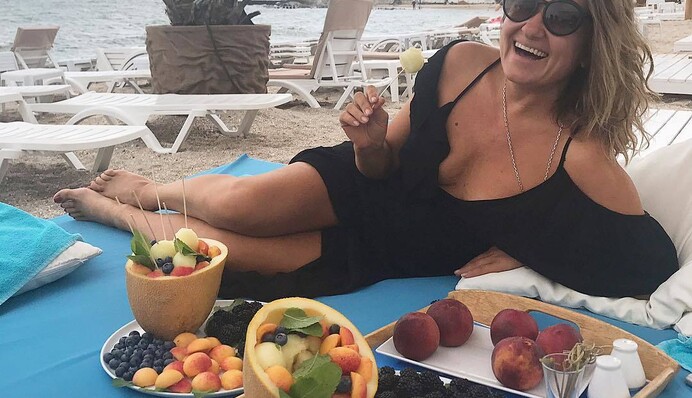 Пляжи, путешествия и семейный отдых: как украинские звезды проводят лето