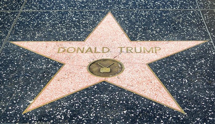 На Аллее славы появились десятки звезд Дональда Трампа