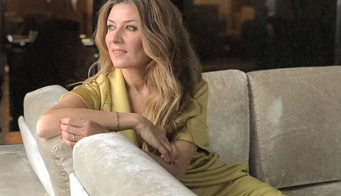 Выход в купальнике: Жанна Бадоева показала идеальный пляжный образ