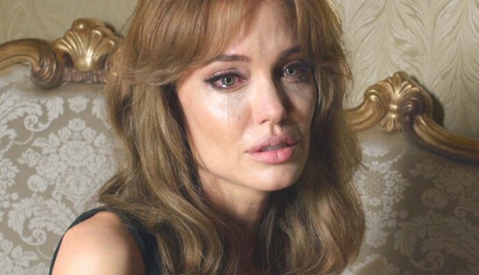 Анджелину Джоли забрали в психиатрическую больницу