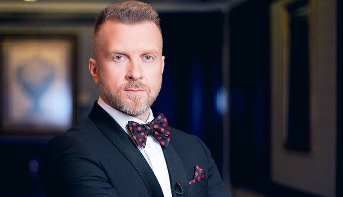 Лучше любить страну издалека: известный блогер высмеял Антина Мухарского за переезд из Украины