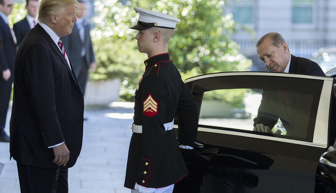 США тиснуть на країну НАТО: до чого тут Росія