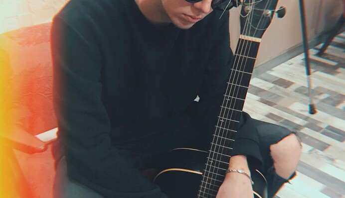 Это перебор: украинский певец шокировал поклонников изменениями во внешности