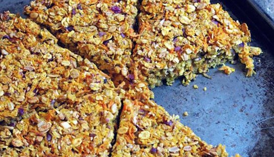 Полезная для здоровья выпечка: рецепт овсяного пирога с овощами