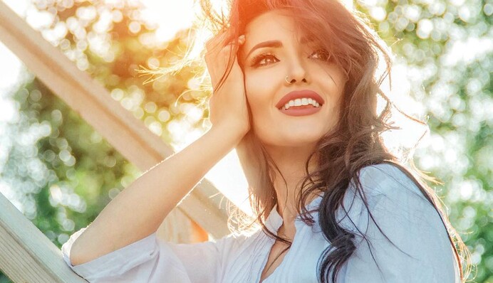 Украинская певица чуть не выпала из вертолета на съемках клипа