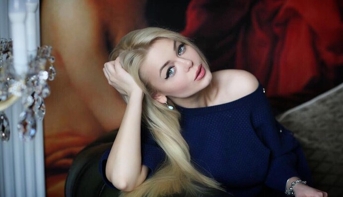 Сбежавшая в Россию украинка рассказала о романе с женатым футболистом: опубликовано видео