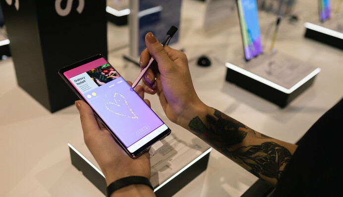 Samsung презентовал новый смартфон, способный заменить ноутбук