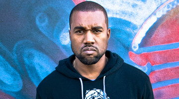 В носках и тапках: в сети смеются над новым образом мужа Кардашьян