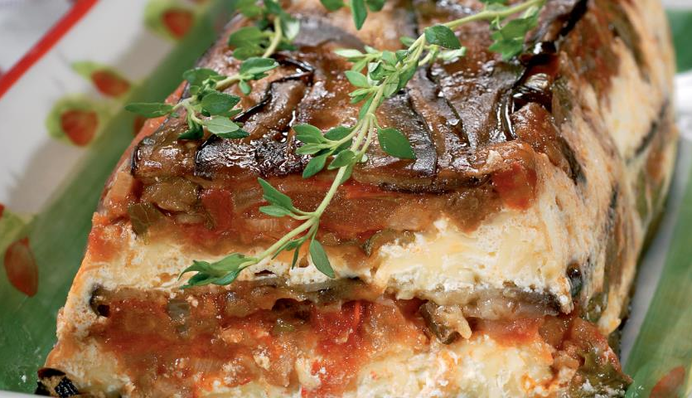 Полезный ужин: рецепт запеканки из баклажанов с помидорами