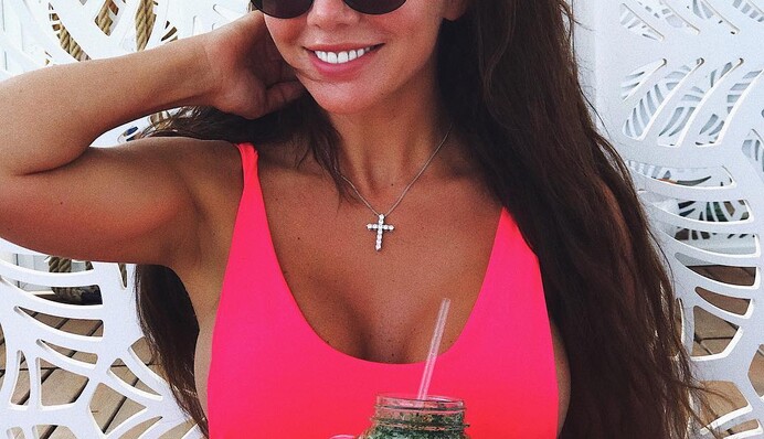 Новый кавалер? Седокова заинтриговала поклонников фото с легендарным певцом