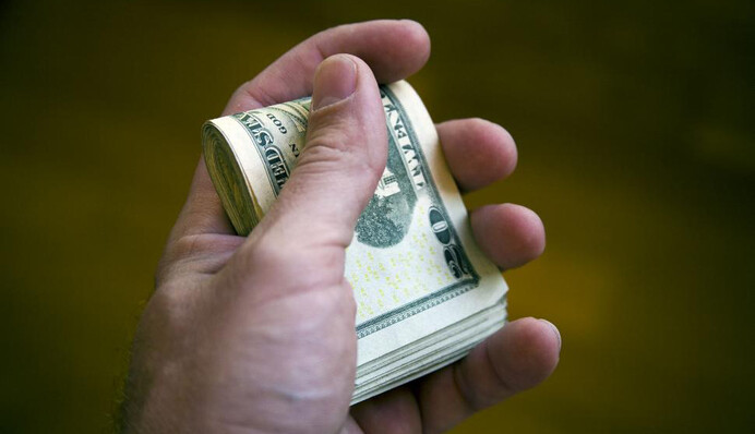 Для тех, кому за 30: сколько будет стоить доллар в Украине