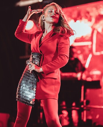 Модно и сексуально: Тина Кароль покорила новым образом